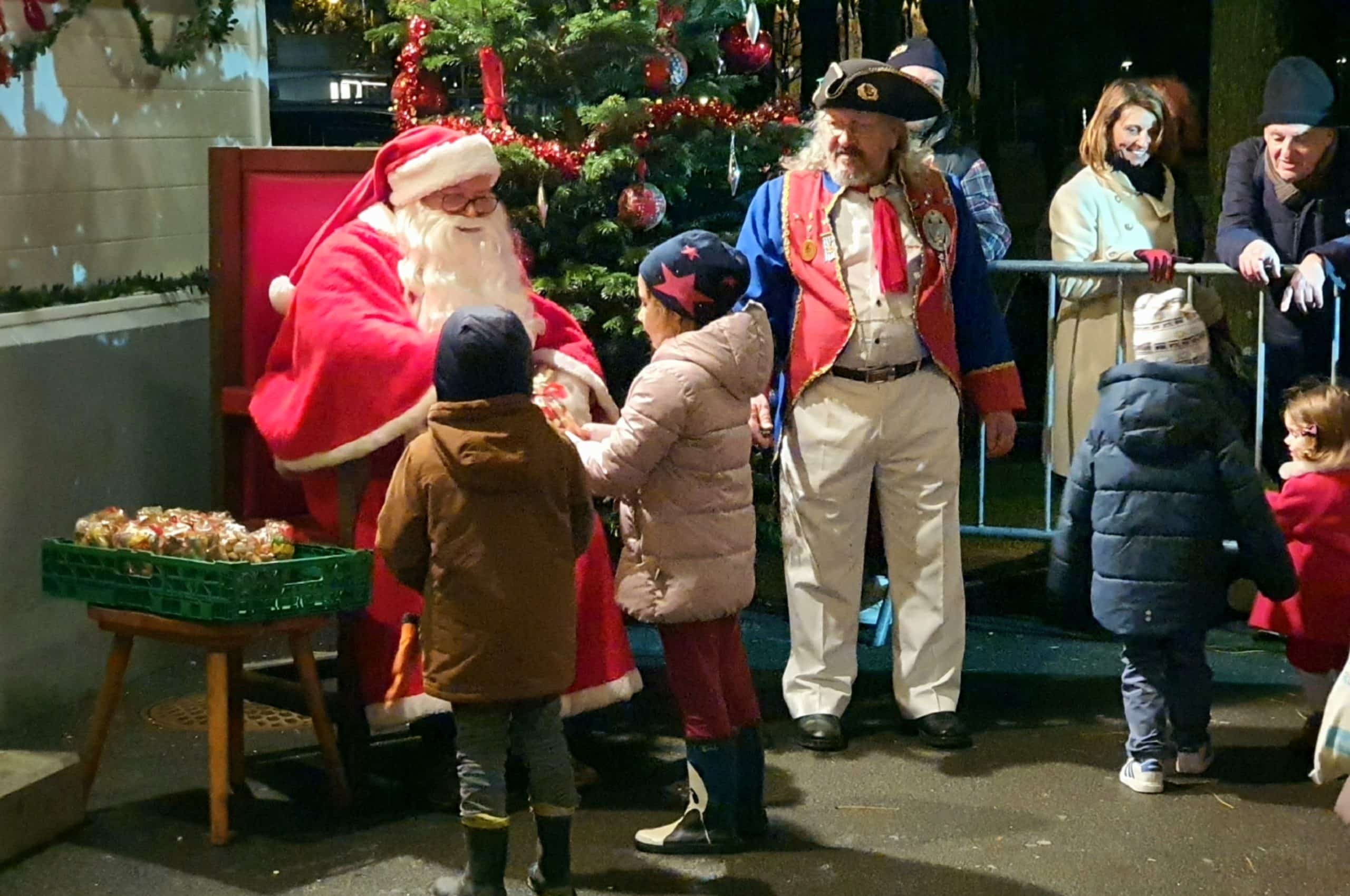 Le Père Noël et les enfants à Ouchy